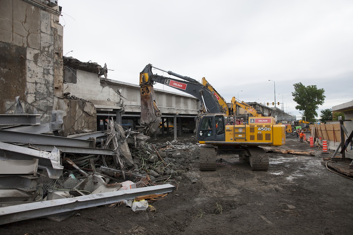 Deconstruction of the abutment at the Île des Soeurs