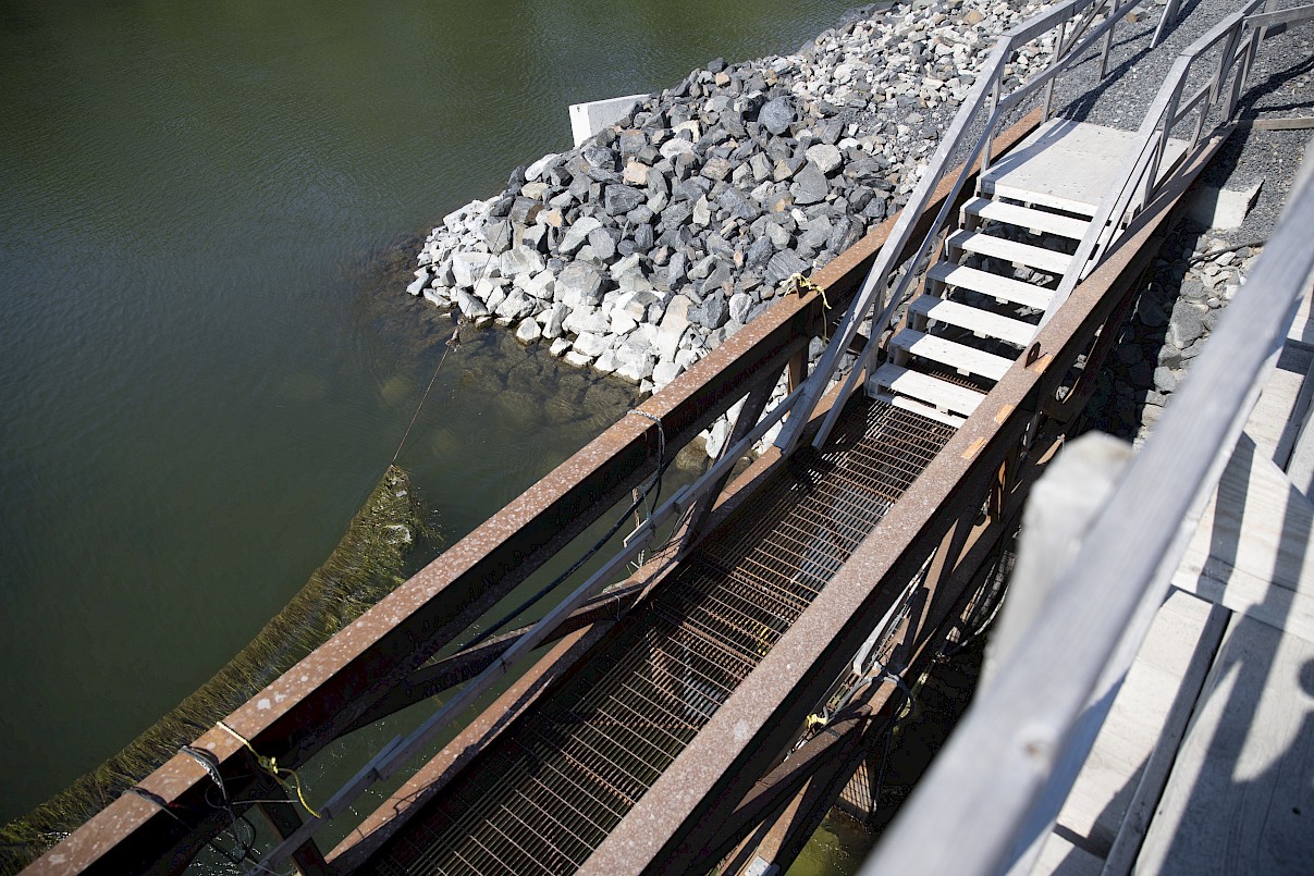 A footbridge to move from one corridor to another