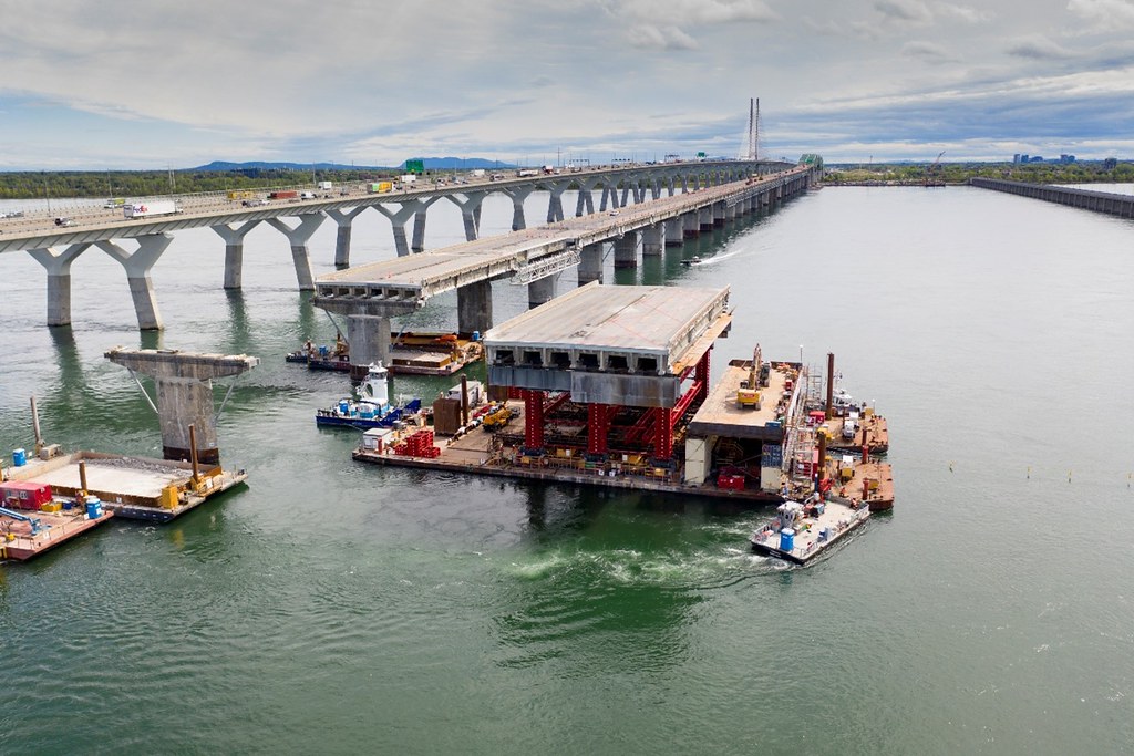 Deconstruction of a span over the river