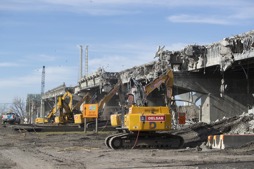 Mechanical demolition of a grider