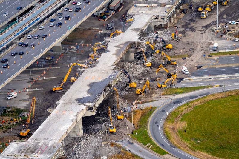 Mechanical demolition of girders, spans and piers, requiring 18 excavators