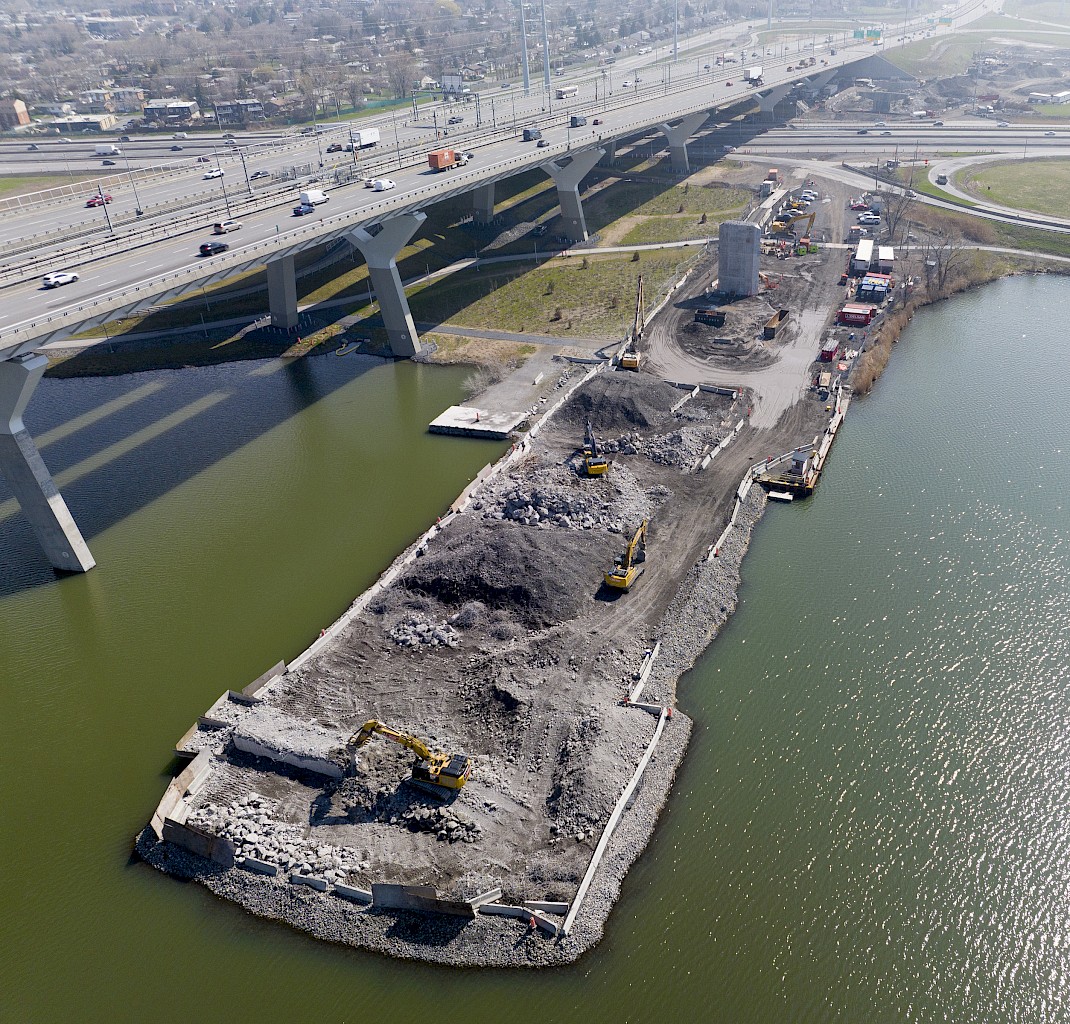 Removal of the remaining footings on the temporary Brossard jetty