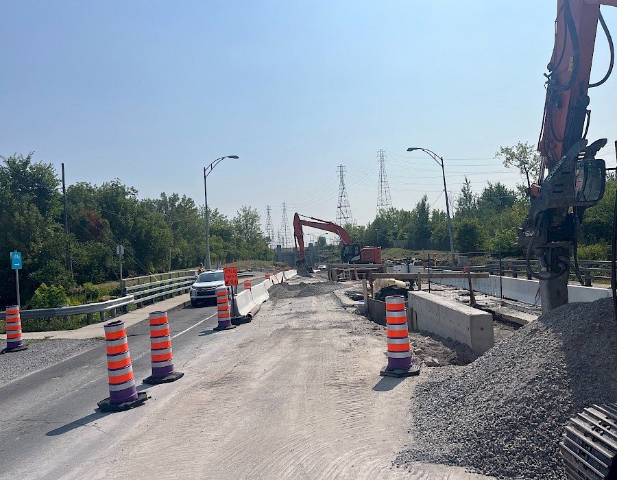 Reconstruction of Bridge P-113 at the western approach to the Melocheville Tunnel