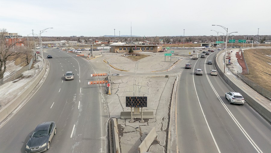 pont Jacques-Cartier, plaza