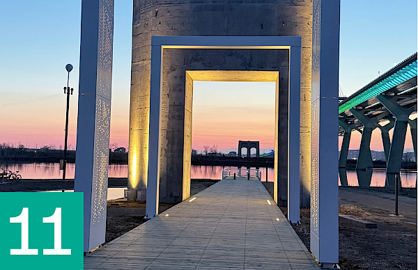 Commemorative pier