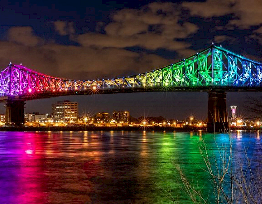 COMMUNIQUÉ | L’illumination arc-en-ciel du pont Jacques-Cartier prolongée en juillet !