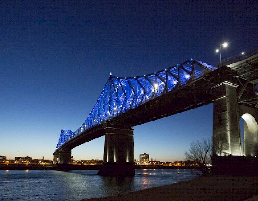 COMMUNIQUÉ | L’illumination du pont Jacques-Cartier reprendra ses couleurs saisonnières dès le 1er septembre