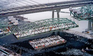 Deconstruction of the original Champlain Bridge: Timelapse video of the lowering of the main steel span