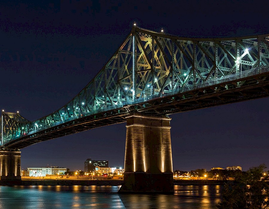 Illumination sobre du pont Jacques-Cartier : conflit Russie-Ukraine