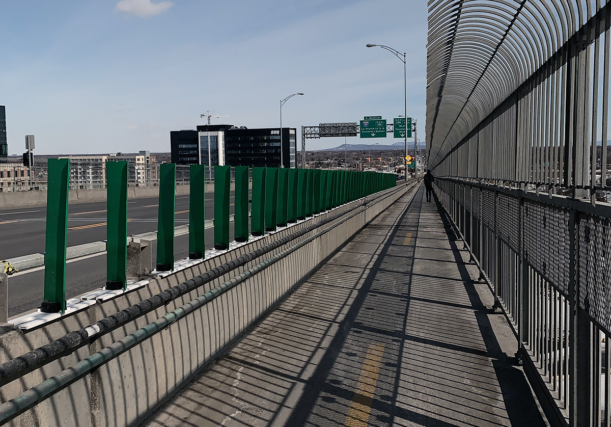 Jacques Cartier Bridge | Installation of anti-glare fencing at four areas on the multipurpose path